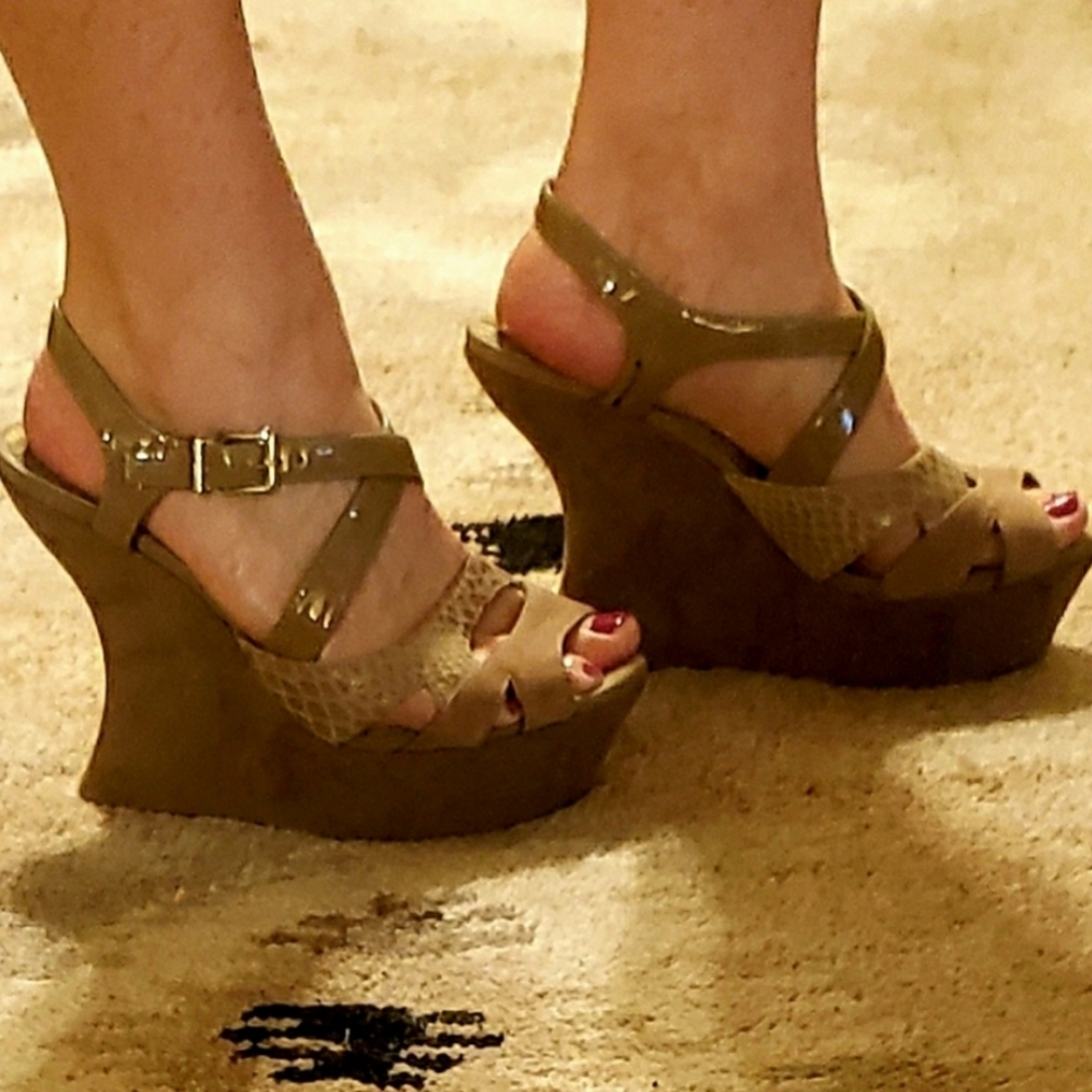 Gianni Bini Wedge Heels Size 8